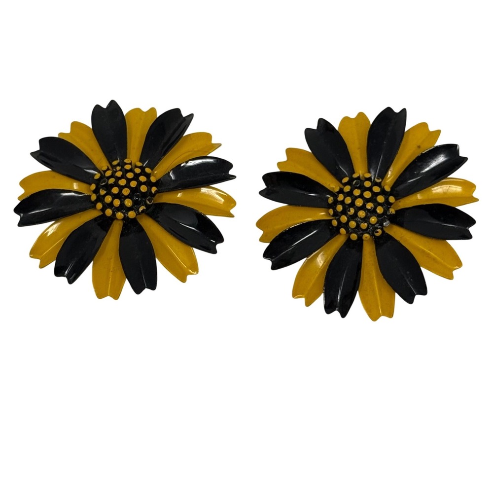 Vintage Trifari Yellow Black Enamel Daisy Flower Clip On Earrings Mod 1960s